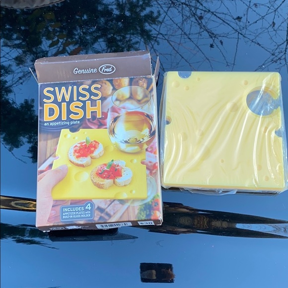 Swiss Dish set of 4 cheese tray - Picture 1 of 5
